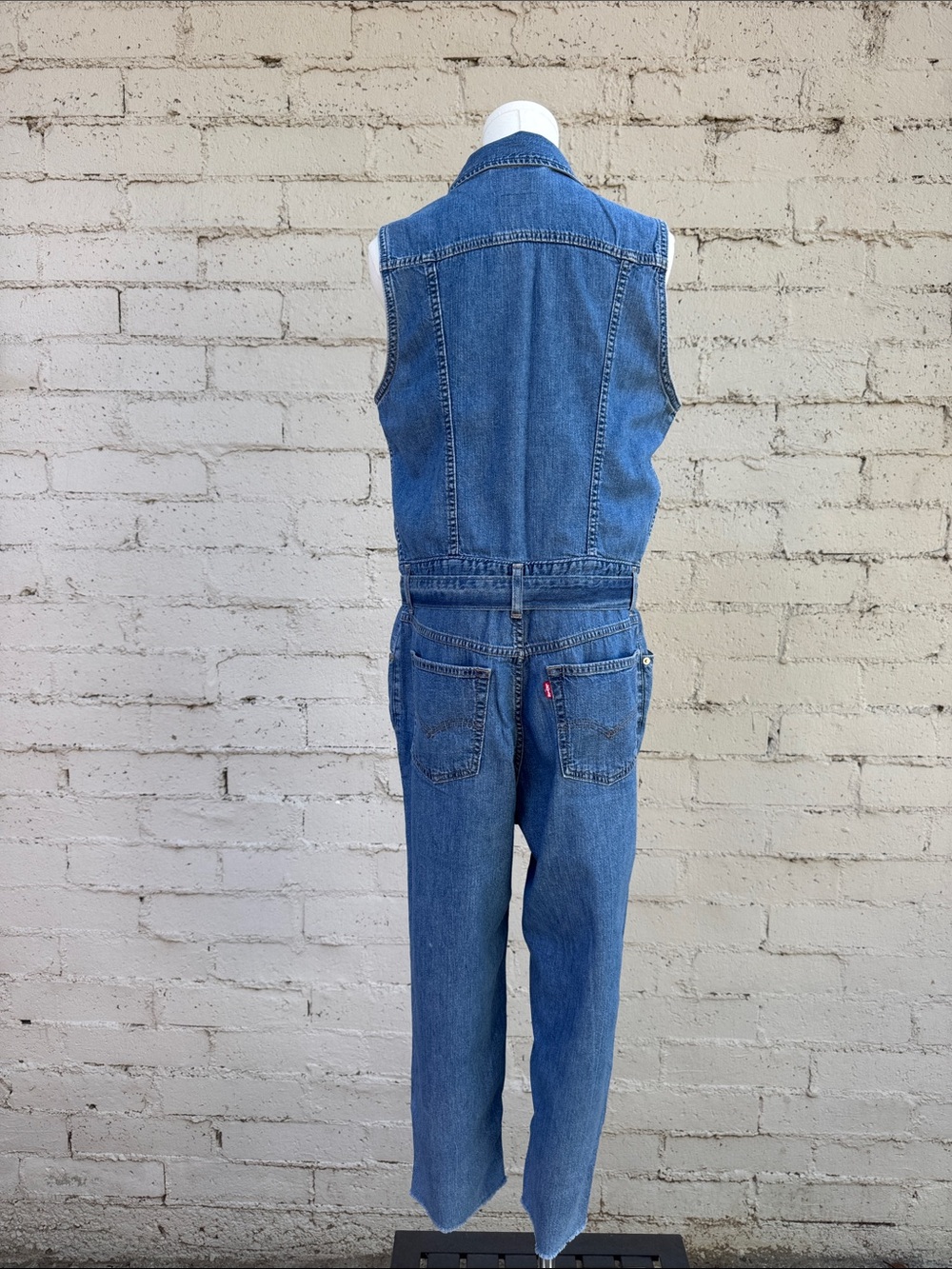 Levi's Cropped Taper Jumpsuit Sleeveless Medium Wash Size M - Picture 5 of 13